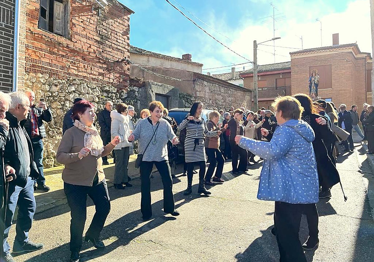 cevico-navero-danza-a-su-patrona-el-norte-de-castilla